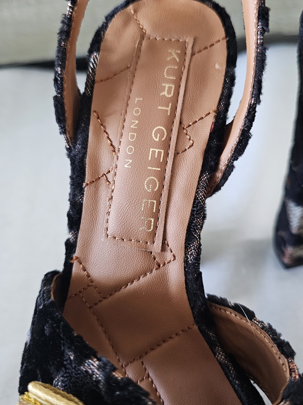 Kurt Geiger Black Velvet Platform Sandals w/Gold Crystal Bows Women's Sz 37 & 41 - Picture 6 of 10